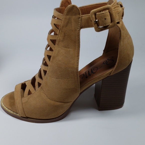 **SOLD*** Fashion Nova Heels - Picture 2 of 7